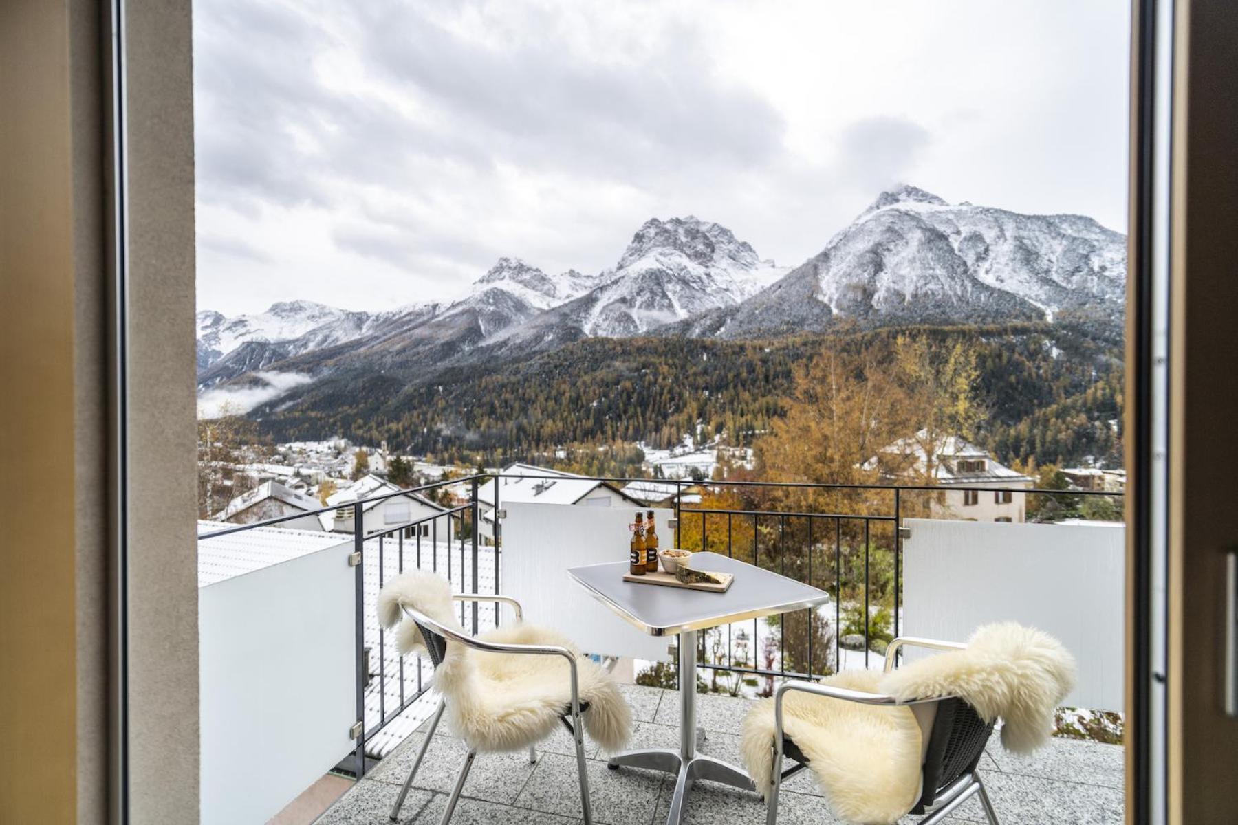 Chasa Capricornin Leilighet Scuol Eksteriør bilde